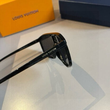 LOUIS VUITTON Fashion Sunglasses - Image 7