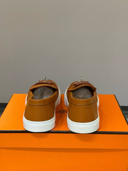 Hermès Classic Men's Orange Soft and Durable Loafers - Image 6