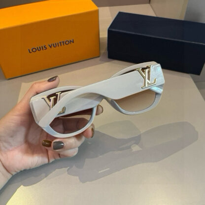 LOUIS VUITTON Fashion Sunglasses - Image 7