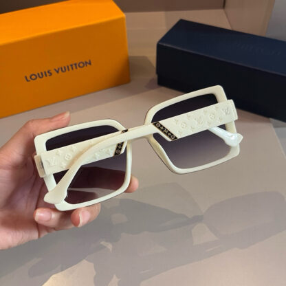 LOUIS VUITTON Fashion Sunglasses - Image 7