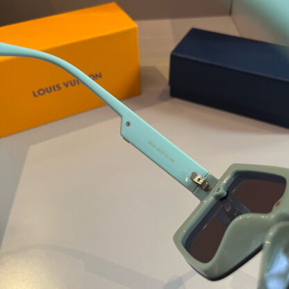 LOUIS VUITTON Fashion Sunglasses - Image 7