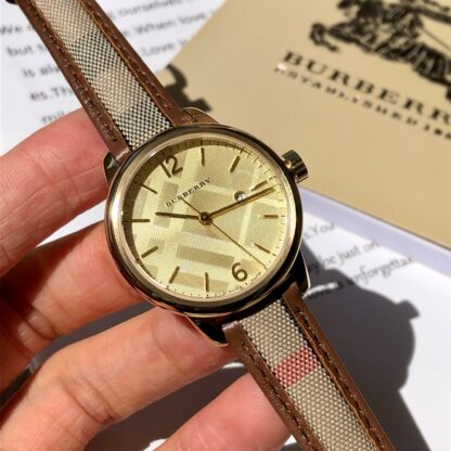 Burberry Classic Vintage Quartz Women's Watch - Image 6