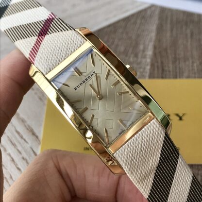 Burberry Classic Vintage Quartz Women's Watch - Image 6