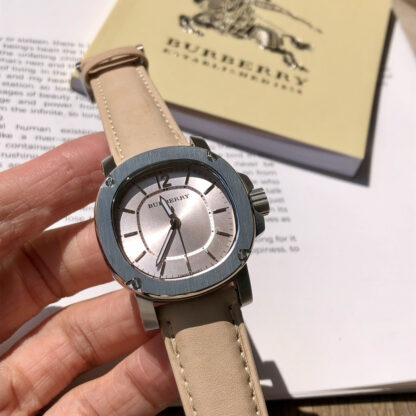 Burberry Quartz Women's Watch - Image 6
