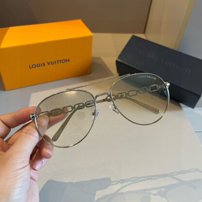 LOUIS VUITTON Fashion Sunglasses - Image 7