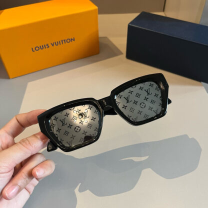 LOUIS VUITTON Fashion Sunglasses - Image 7