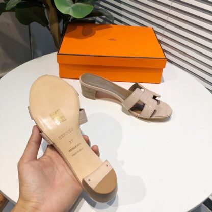 Hermès summer classic versatile crocodile pattern pink apricot thick heel sandals - Image 3