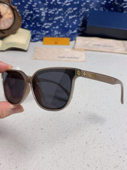 LOUIS VUITTON Fashion Sunglasses - Image 7