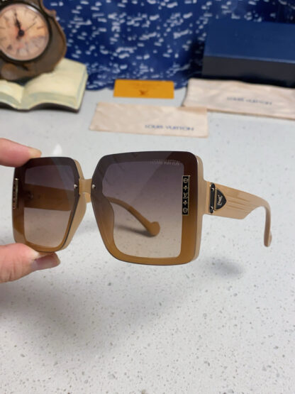 LOUIS VUITTON Fashion Sunglasses - Image 7