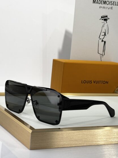 LOUIS VUITTON Fashion Sunglasses - Image 7