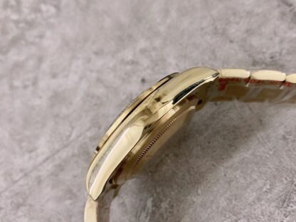Rolex Daytona with all-gold green dial - Image 6