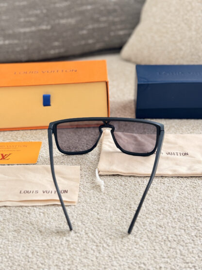 LOUIS VUITTON Fashion Sunglasses - Image 7