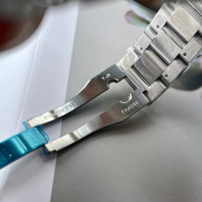 TAGHeuer stylish steel band quartz watch - Image 4