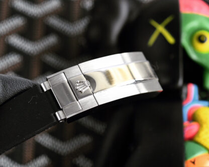 Rolex fully customized curved bezel perfectly fits the wrist - Image 6