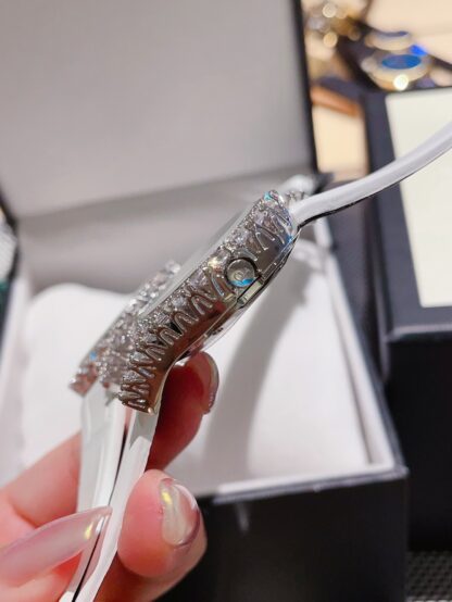 Piaget's classic feminine watch - Image 6