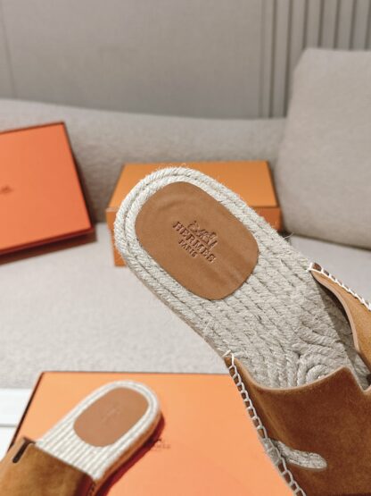 Hermès latest spring and summer dark brown refreshing and comfortable straw slippers - Image 6