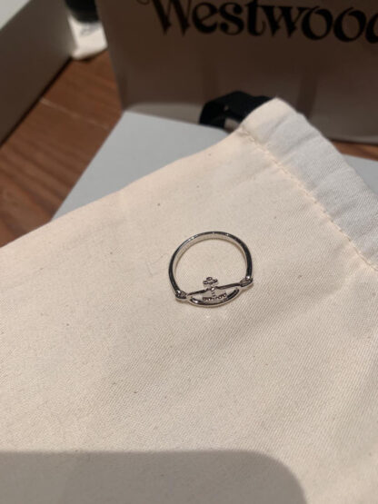 Vivienne Westwood rocks Saturn's ring - Image 6