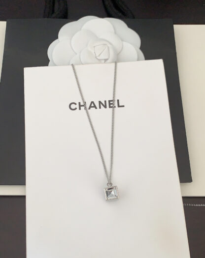 Chanel platinum small cube necklace - Image 6