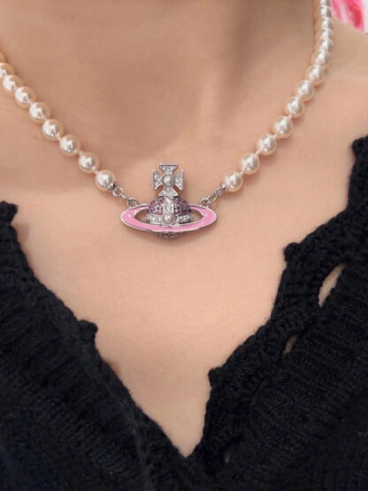 Vivienne Westwood's exquisite Saturn pearl necklace - Image 6
