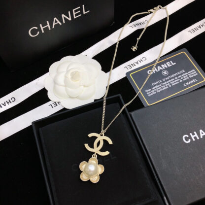 Chanel Classic Pearl Camellia Necklace - Image 6