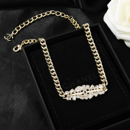 Chanel Classic Rhinestone All-match Necklace - Image 6
