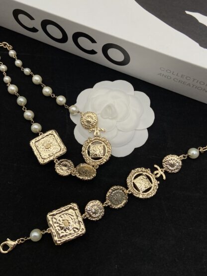 Chanel exquisite and gorgeous palace style necklace - Image 6