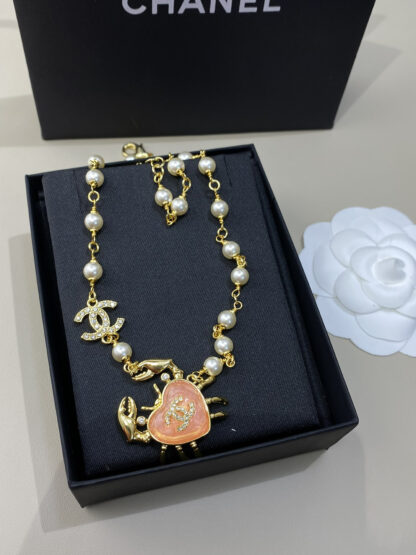 Chanel glass pink gold rhinestone double c crab necklace - Image 6