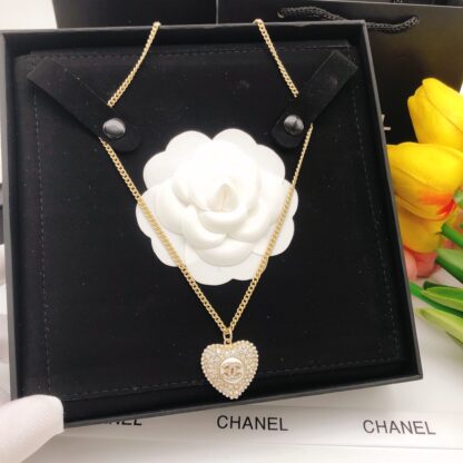 Chanel full diamond heart black diamond and white diamond necklace - Image 4