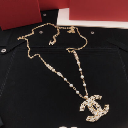 Chanel crystal diamond twist light gold hollow double c necklace - Image 6