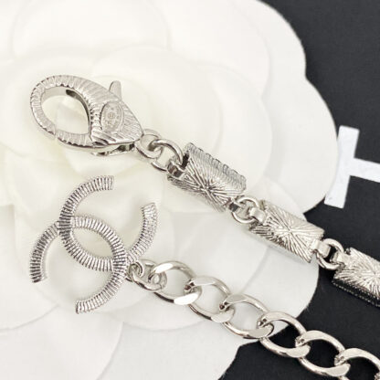 Chanel rhinestone and pearl bow necklace - Image 6