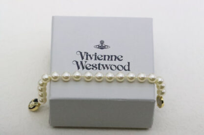 Vivienne Westwood Round Black Enamel Saturn Pearl Bracelet - Image 6