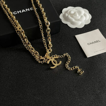Chanel vintage elegant letter necklace - Image 4