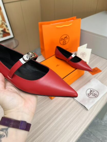 Hermès red thick heels are a must-have for a vacation - Image 6