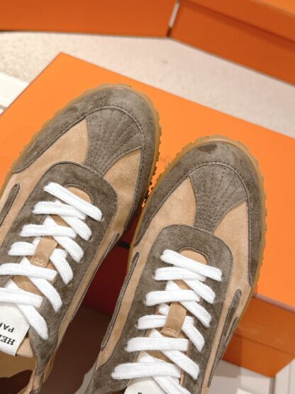 Hermès grey-brown goatskin contrasting sneakers, 2cm thick sole - Image 6