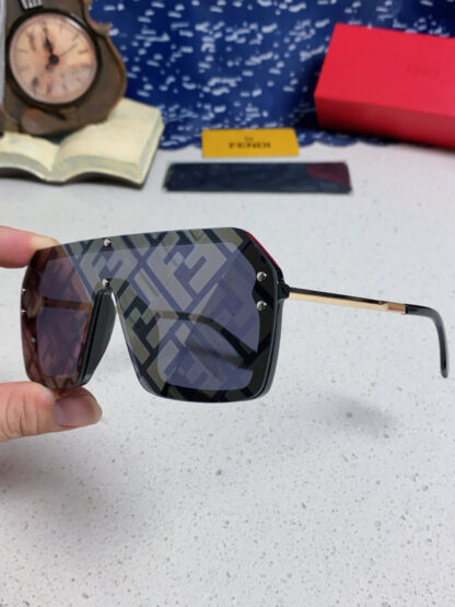 FENDI fashion trend sunglasses - Image 7