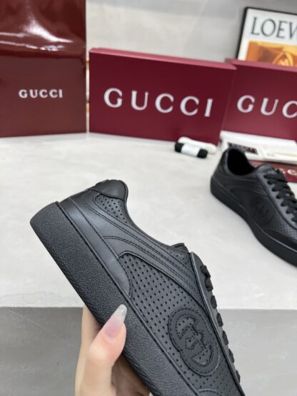 Gucci classic design German training elements catwalk model - Image 7