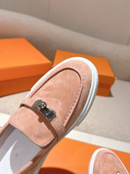 Hermès new kelly buckle thick-soled pink loafers - Image 6