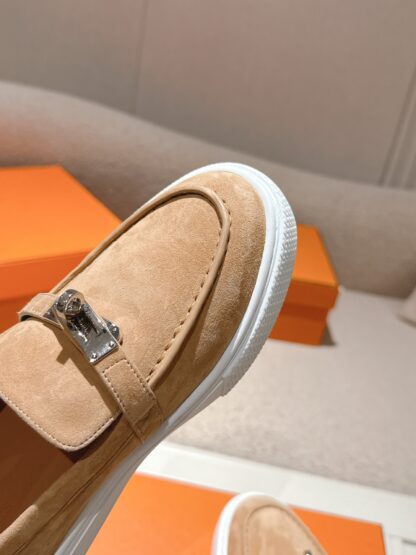 Hermès new kelly buckle thick-soled apricot loafers - Image 6