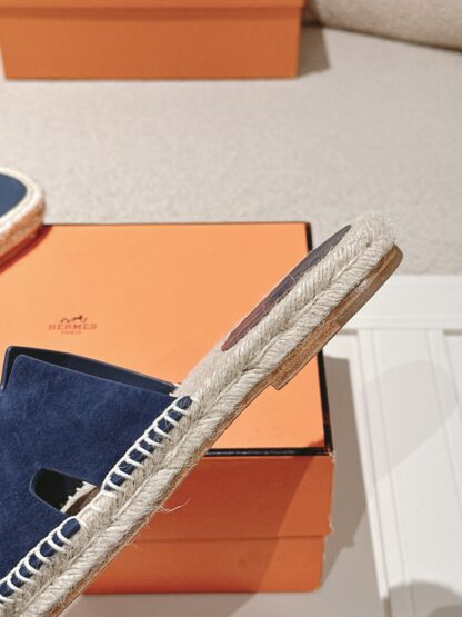 Hermes Spring and Summer Dark Blue Fashionable and Comfortable Straw Slippers - Image 7