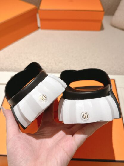 Hermes black and white comfortable casual style cross-slippers - Image 7