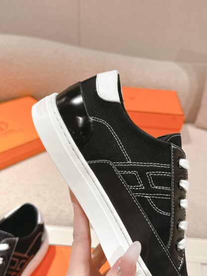 Hermes black and white couple's stylish casual skateboard shoes - Image 7