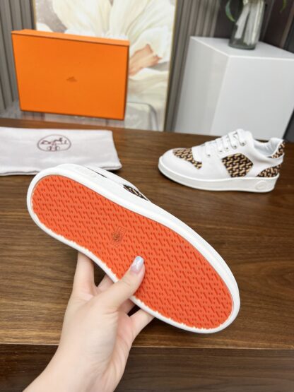 Hermes flat-soled stylish lightweight white and brown sports casual shoes - Image 6