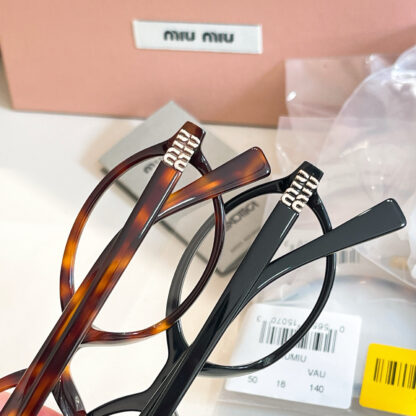 Miu Miu trendy fashion sunglasses - Image 8