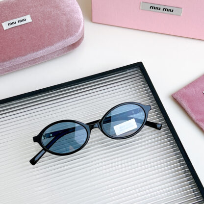 Miu Miu trendy fashion sunglasses - Image 7