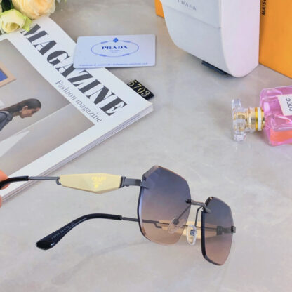 Prada fashion trend sunglasses - Image 7