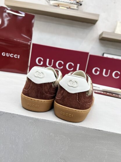 Gucci classic design German training elements catwalk model - Image 8