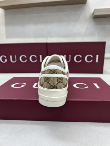 Gucci classic design German training elements catwalk model - Image 7