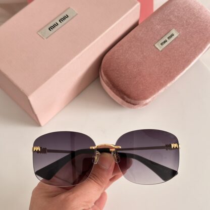 Miu Miu trendy fashion sunglasses - Image 7