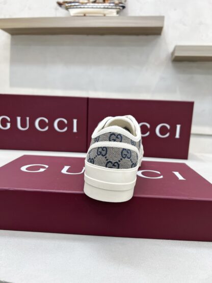 Gucci classic design German training elements catwalk model - Image 8
