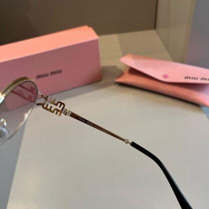 Miu Miu trendy fashion sunglasses - Image 8